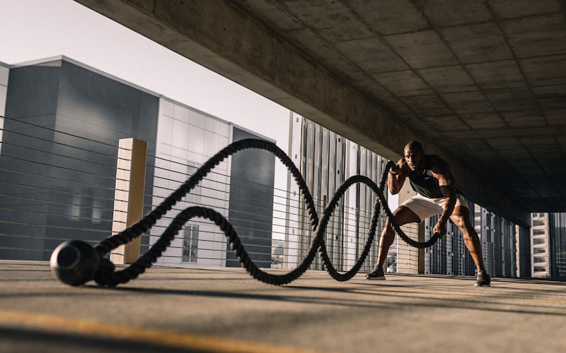 欧冠决赛战术复盘分析图 - 展示两队阵型对比与关键传球线路